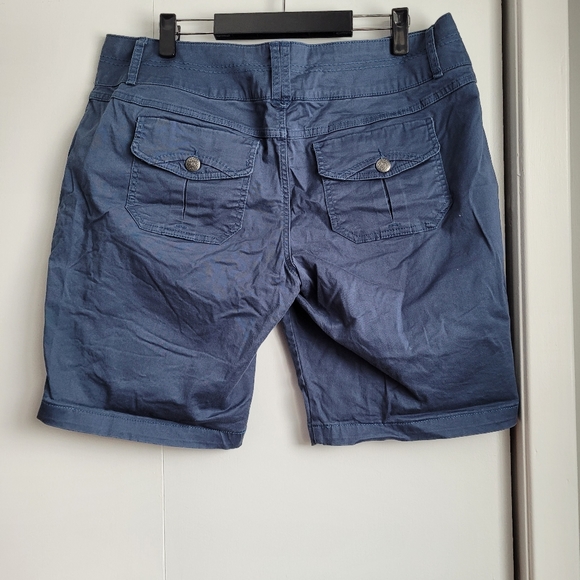 Kismet Shorts - Size 16 - Picture 3 of 3